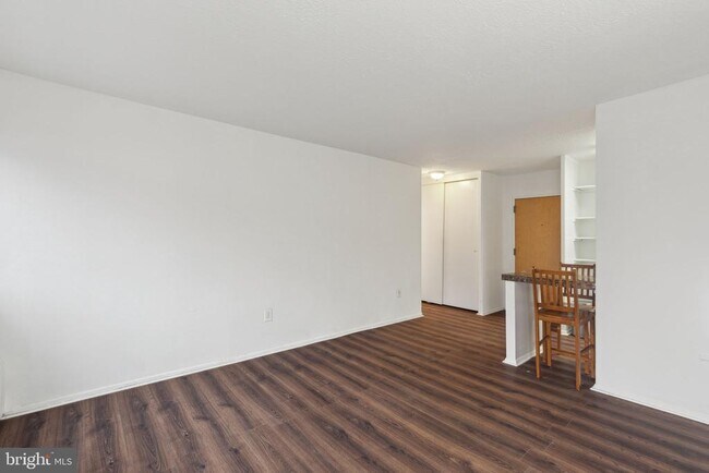 Building Photo - 2101-17 Chestnut St