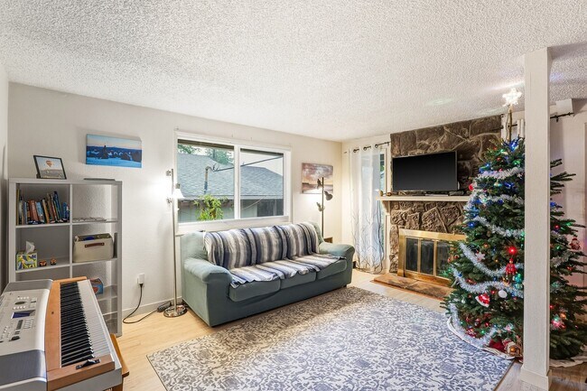 Building Photo - 3 Bedroom, 2 Bath House Near Portland Community College on Quiet Dead-end Street