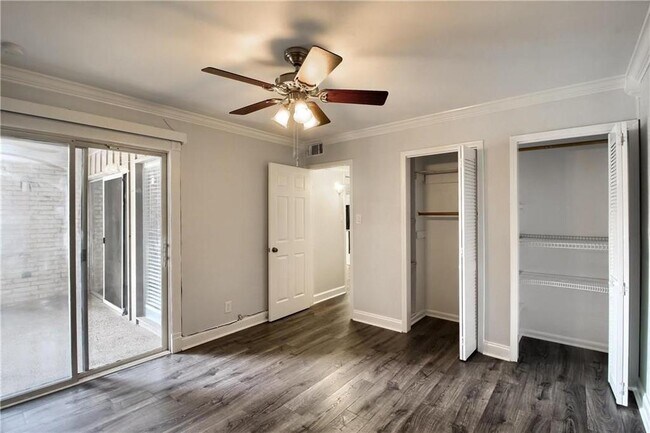 Building Photo - 1304 Summit St