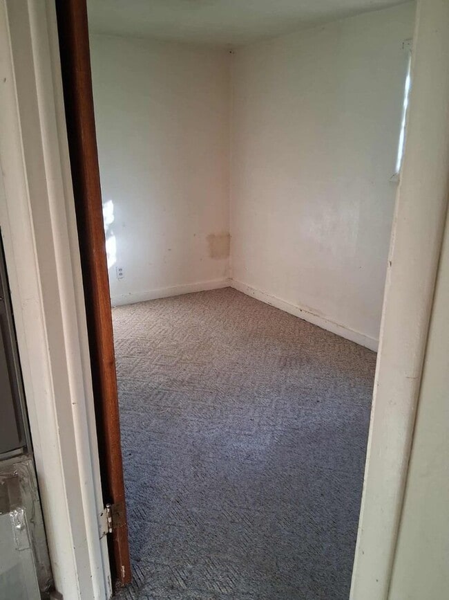 Building Photo - Cozy 2BD w/ Yard – Gas & Water Included – ...