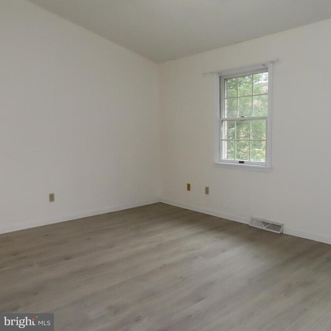 Building Photo - 11 Beacon Ct
