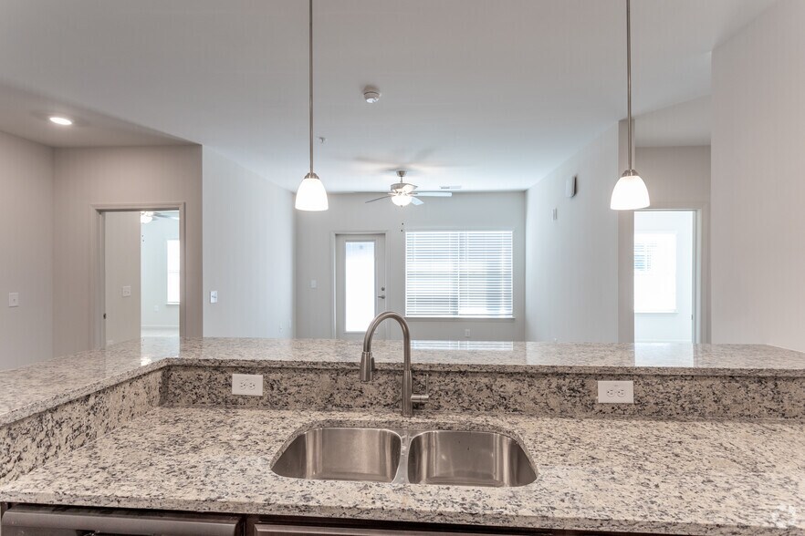 3BR, 2BA - 1295SF Azalea - Kitchen - The Groves at 421