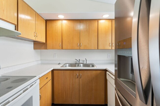 Building Photo - 400 Casad Ave