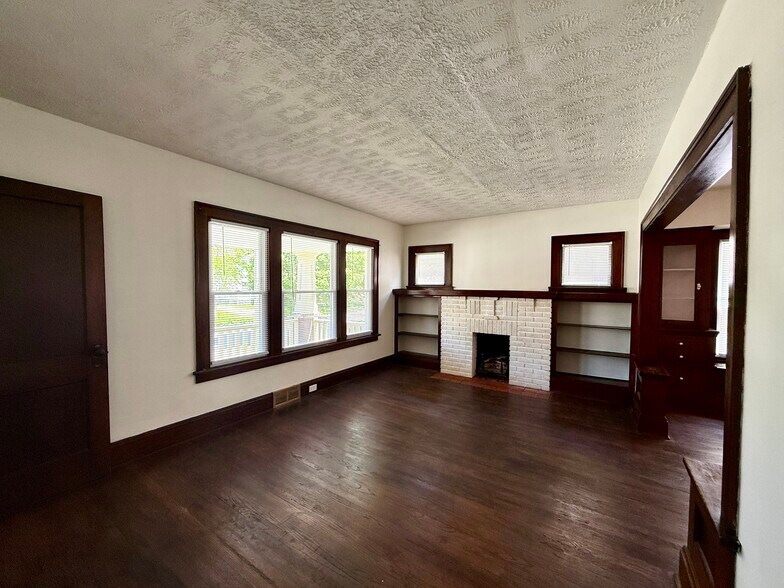 Building Photo - 11521 Florian Ave