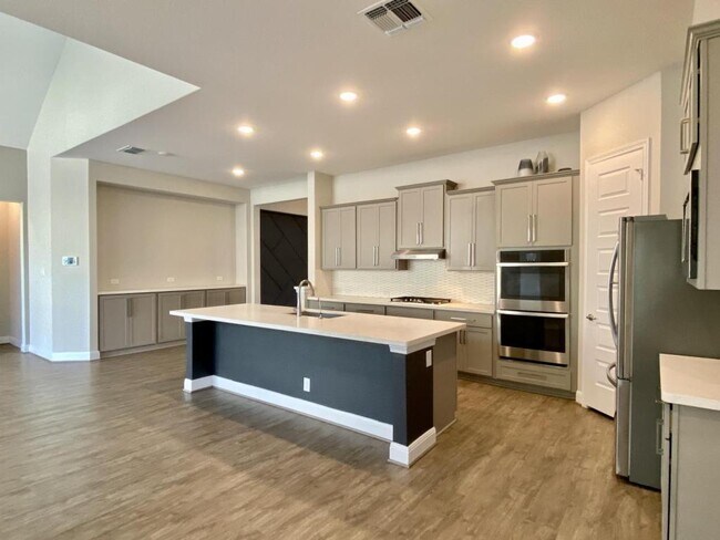 Building Photo - 24914 Resort Pkwy