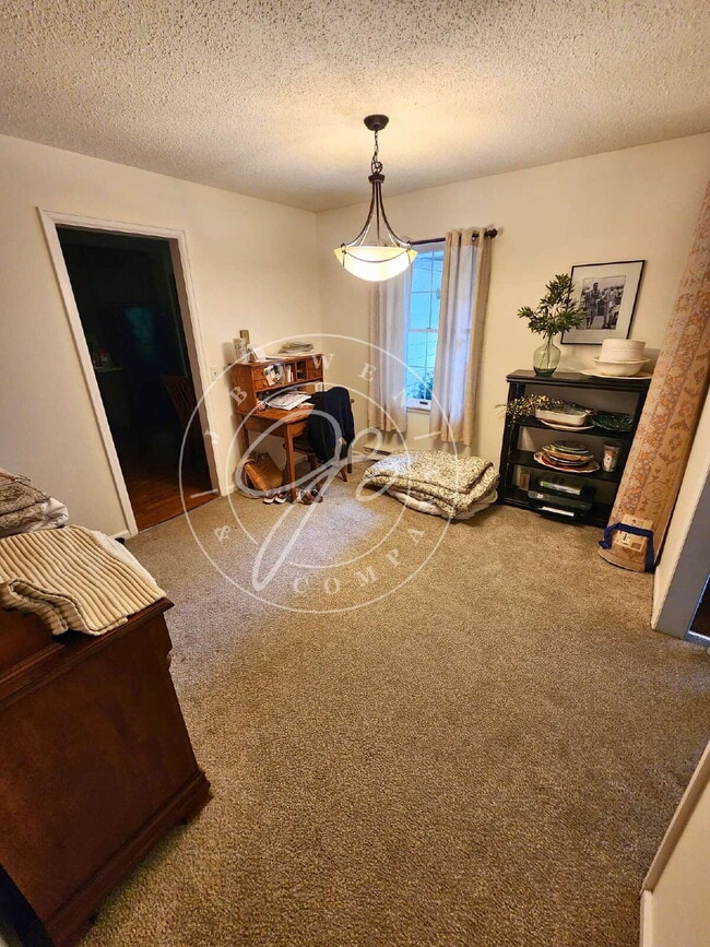 Building Photo - 1103 Maple Ct