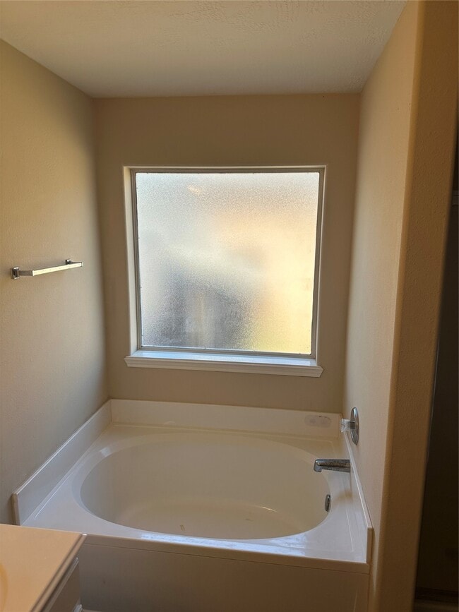 Building Photo - 16939 Suffolk Bridge Ln