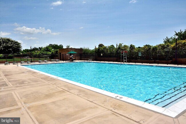 Building Photo - 3713 S George Mason Dr