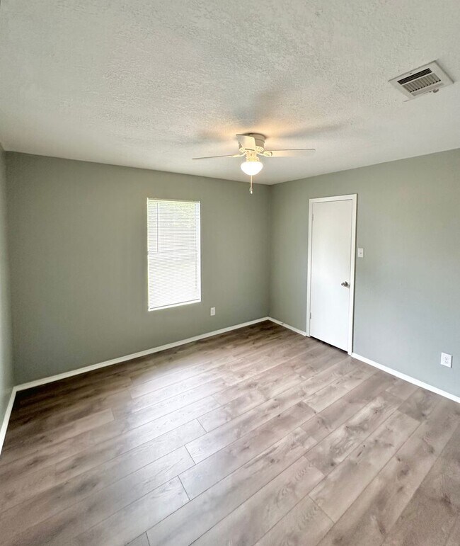 Building Photo - Modern Comfort in a Spacious 4BR Home