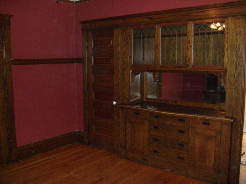 Building Photo - 627 Ontario St SE