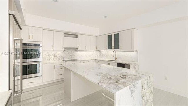 Building Photo - 333 Las Olas Way