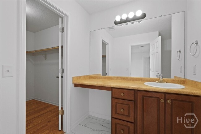Building Photo - 315 S Bridgeport Dr