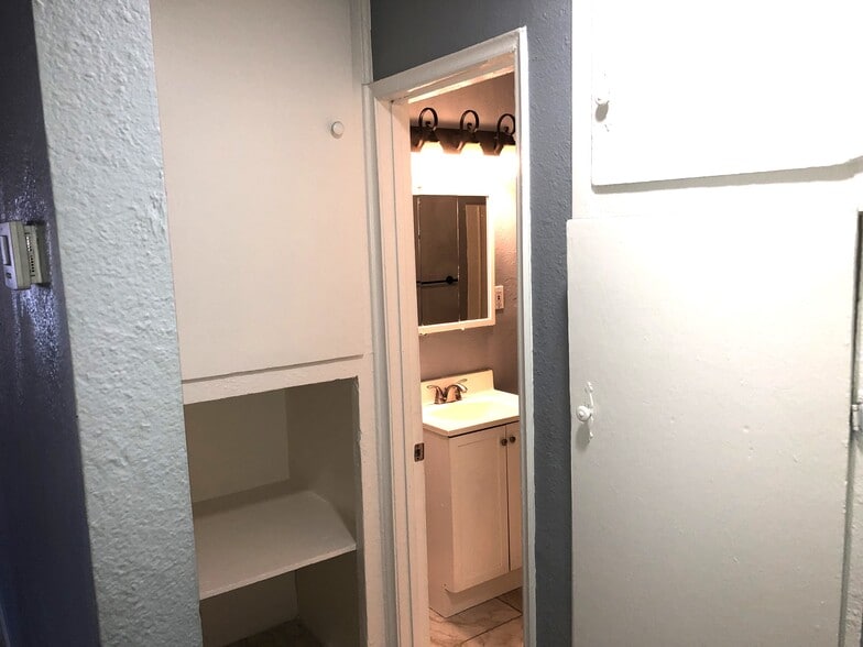 Building Photo - 1341 Oahu St