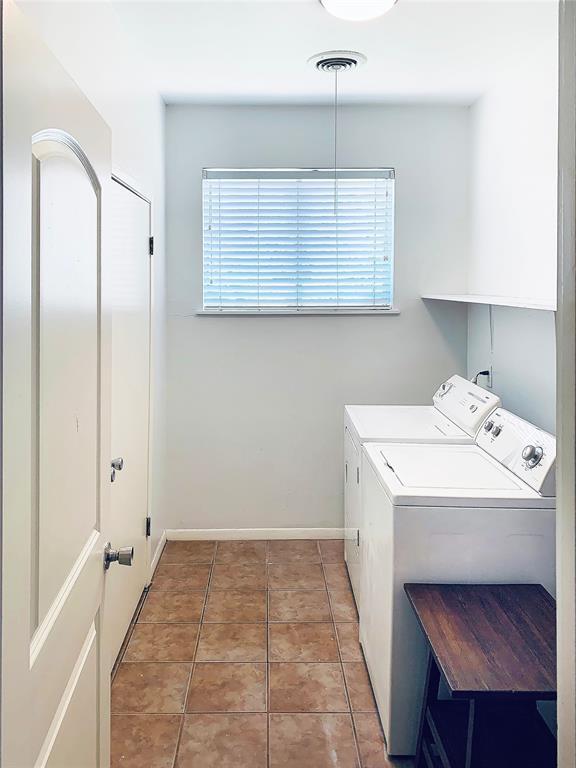 Building Photo - 1304 Loma Dr