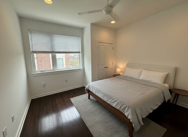 Building Photo - 2410 E Harold St