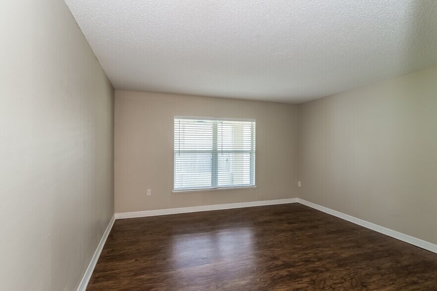 Building Photo - 3017 Sunset Ridge Dr