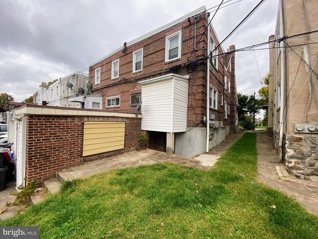 Building Photo - 5111 E Roosevelt Blvd