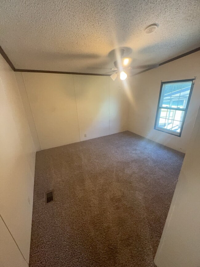 Building Photo - 1557 Catherine Lake Rd