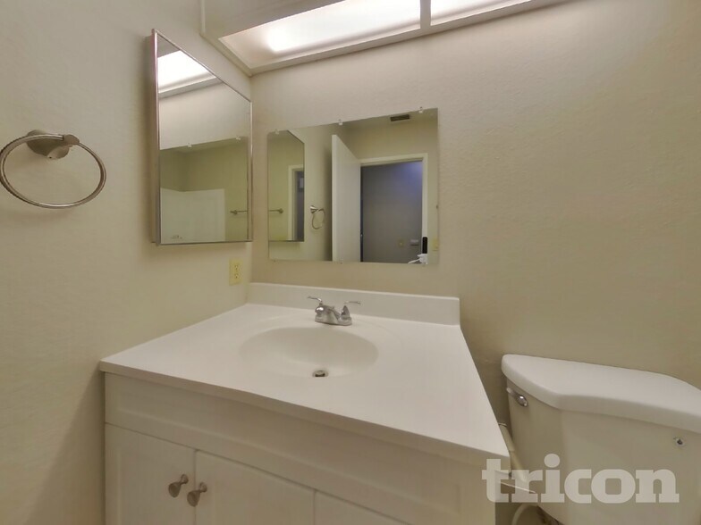 Building Photo - 7726 Robinette Rd