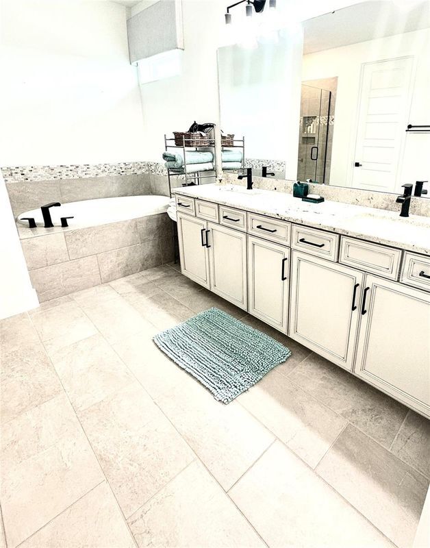 Building Photo - 2572 Gold Dust Dr