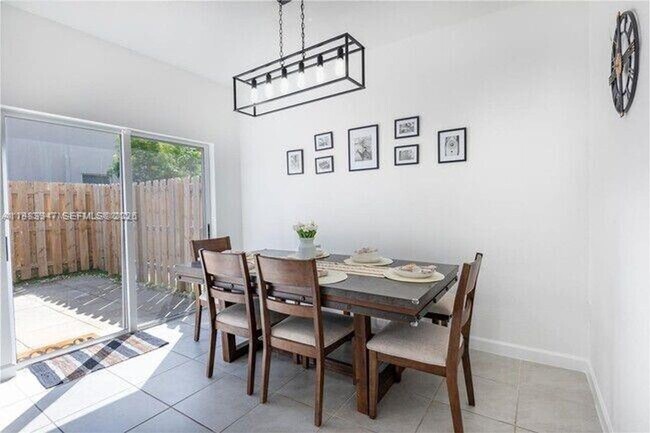 Building Photo - 2688 SE 10th St