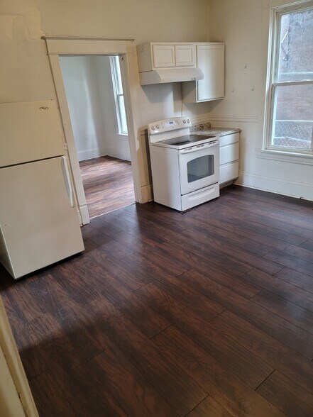 Building Photo - 1608 W Lincoln Ave