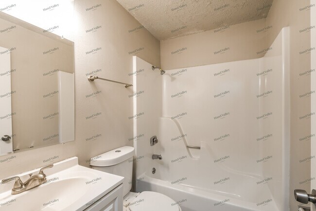 Building Photo - 6502 Pauline Ct