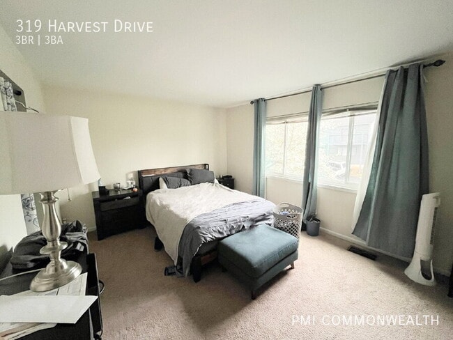 Building Photo - 319 Harvest Dr