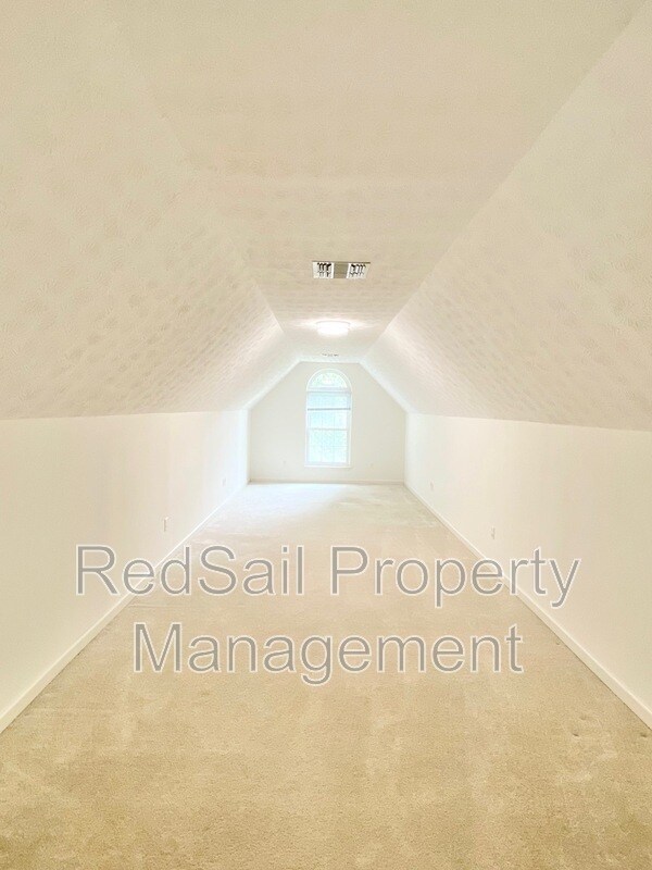 Building Photo - 200 Halles Run