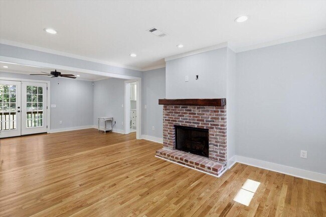 Building Photo - 117 McCree Dr