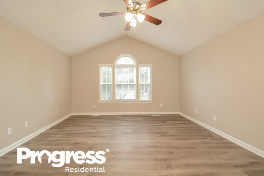 Building Photo - 121 Westonridge Run
