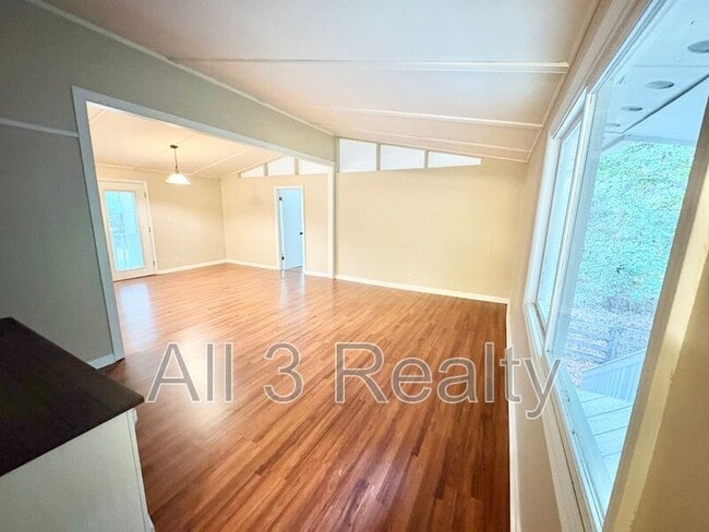 Building Photo - 435 Sherwood Rd