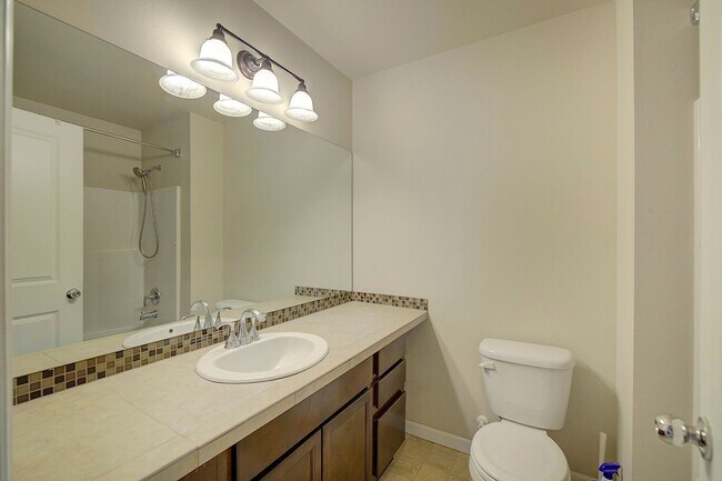 Building Photo - 4Bd/2.5Ba Lynnwood House