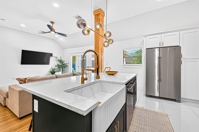 Building Photo - 5121 Locust St