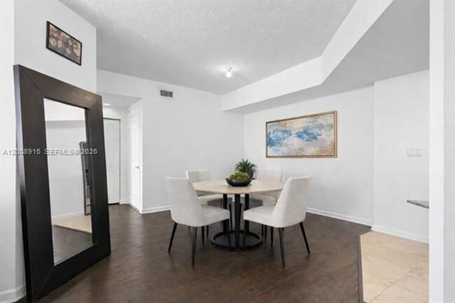 Building Photo - 7910 Harbor Island Dr