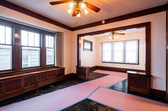 Building Photo - Charming 3-Bed Home in Bayview!  With 2 Car Garage!!  Pets Welcome!