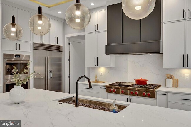 Building Photo - 1100 Balls Hill Rd