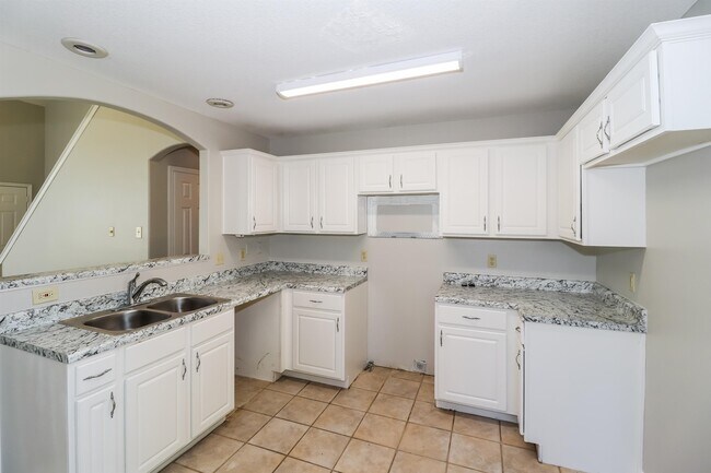 Building Photo - 8112 Country Mill Cove