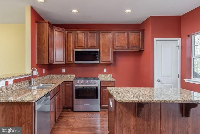 Building Photo - 122 Winterberry Way