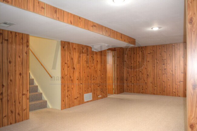 Building Photo - **COMING SOON** Spacious Hobby Home