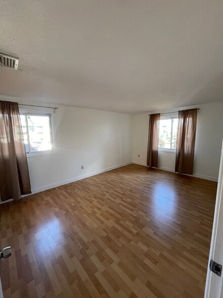 Building Photo - 15 Bower Rd