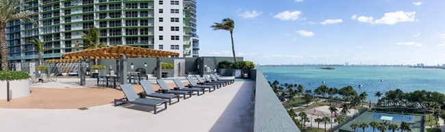 Building Photo - 1750 N Bayshore Dr