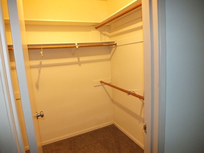 Building Photo - Rescue duplex 2/2 home with garage and fen...