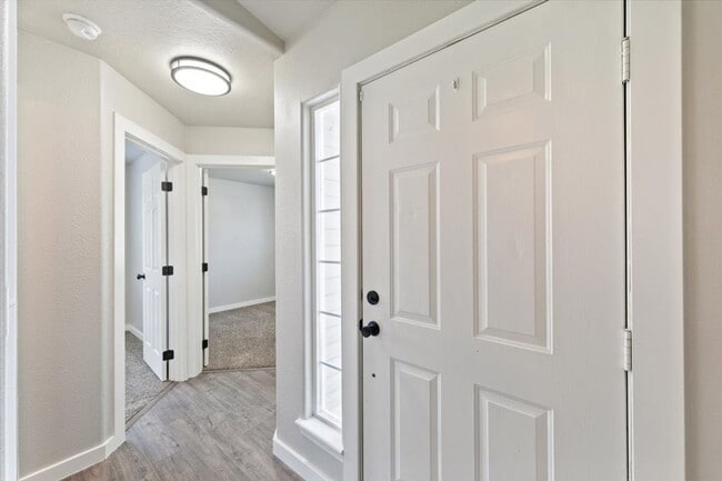 Building Photo - Stylish 3-Bed Home with Spacious Backyard ...