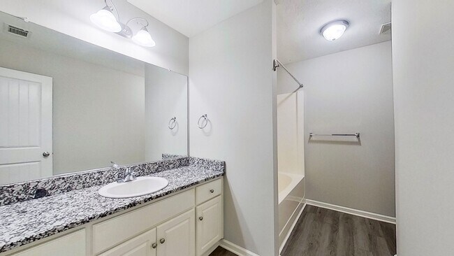 Building Photo - Beautiful Low Maintenance Executive Town Home Close to Gate 2 Fort Gordon