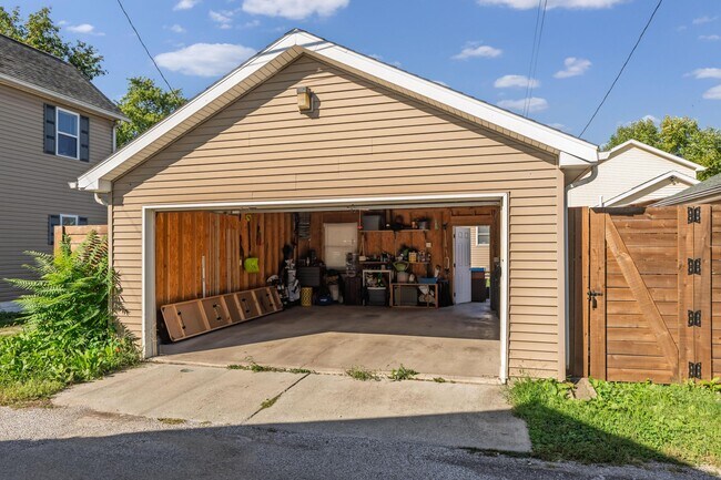 Building Photo - 38 Hawkes Ave