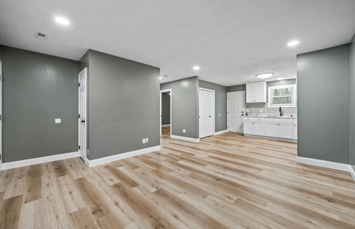 Building Photo - 680 Roddy Dr