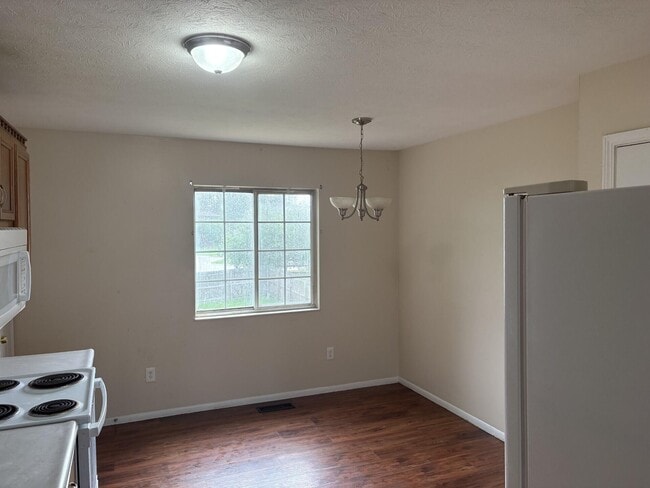 Building Photo - 4013 Hunters Green Dr