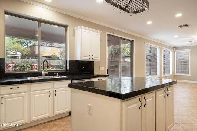 Building Photo - 3338 W Hemingway Ln