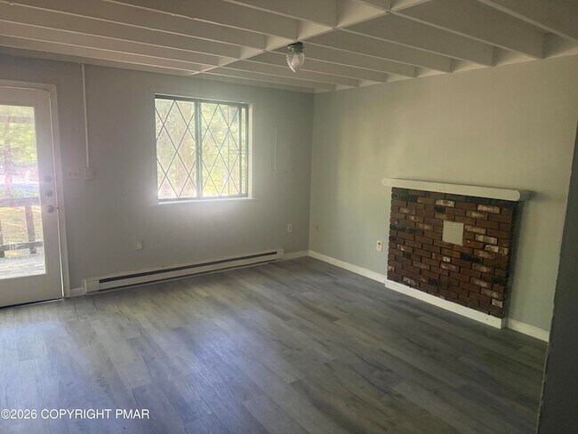 Building Photo - 2111 Spring Dr